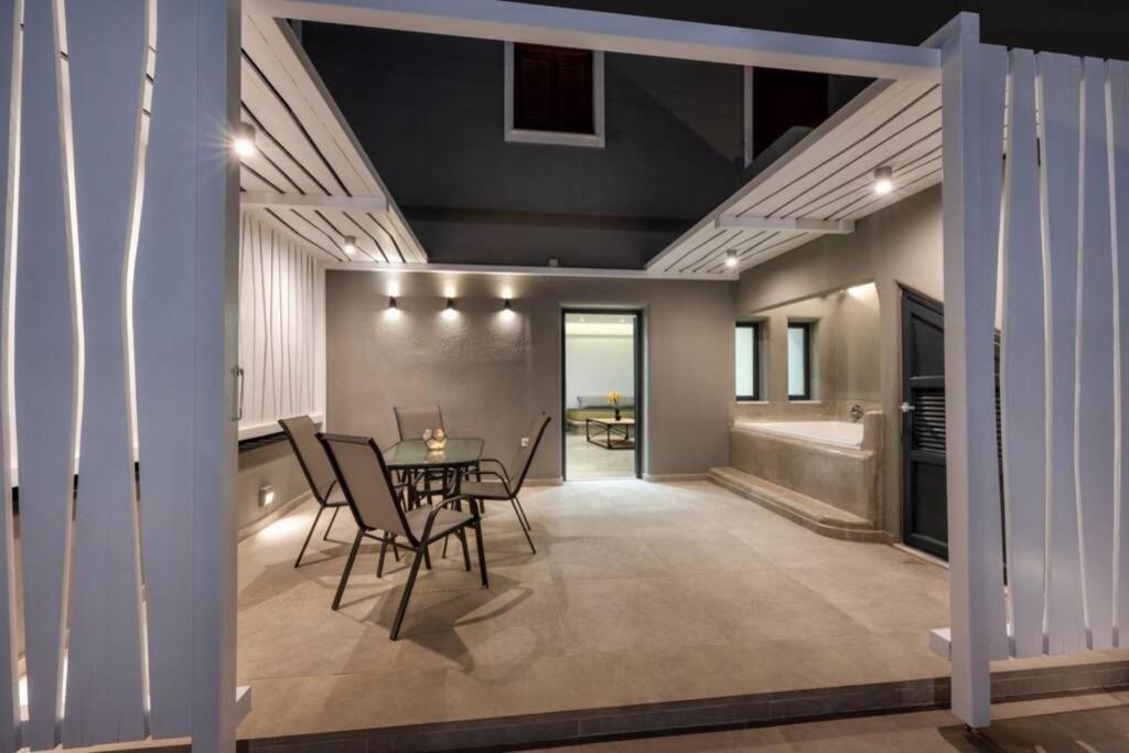 Christianna & George Luxury Hot Tub Apartment Fira  Zewnętrze zdjęcie