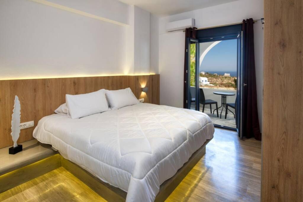 Christianna & George Luxury Hot Tub Apartment Fira  Zewnętrze zdjęcie