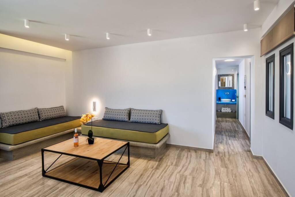 Christianna & George Luxury Hot Tub Apartment Fira  Zewnętrze zdjęcie