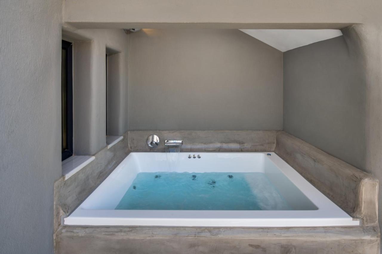 Christianna & George Luxury Hot Tub Apartment Fira  Zewnętrze zdjęcie